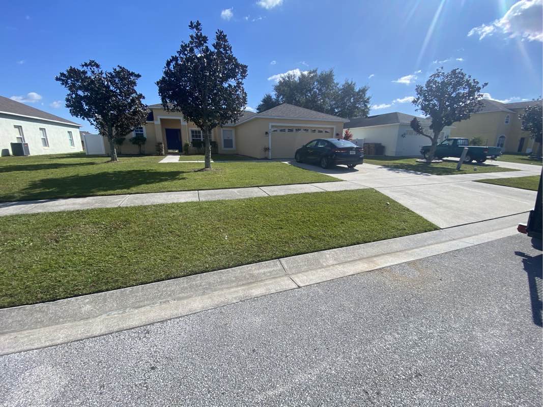 Hook Em Up Lawn Care Services in Kissimmee, FL