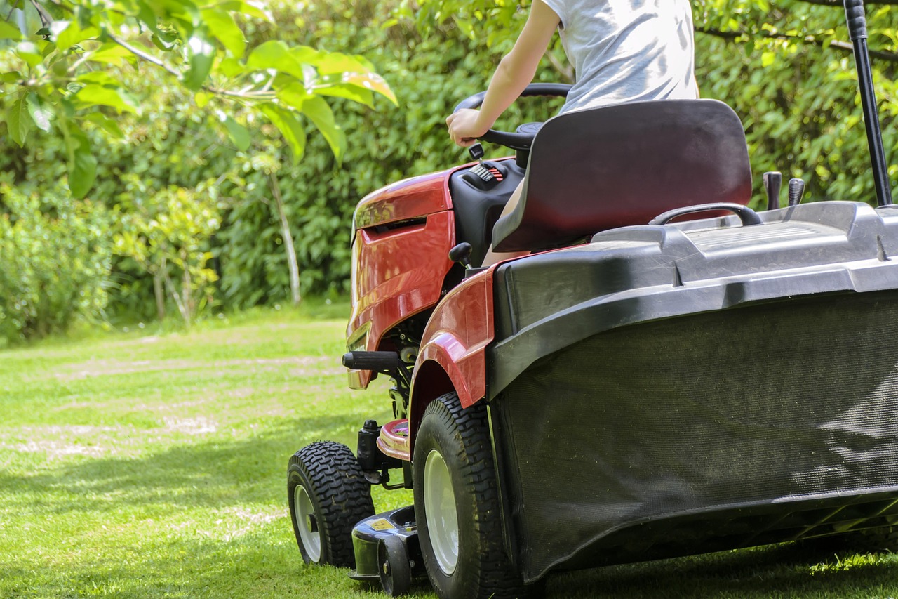 3 Myths About Hiring a Lawn Service