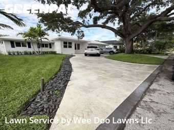 Lawn mowed in Boca Raton, 33486