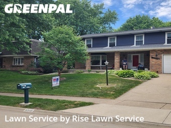 Lawn mowed in Bettendorf, 52722