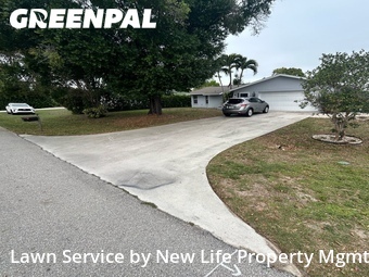 Lawn mowed in Naples, 34116