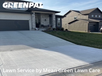 Grass Cutting nearby Lee's Summit, MO, 