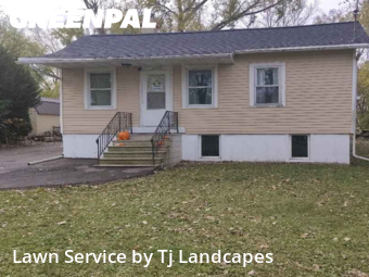 Lawn Cutting nearby Howard, WI, 