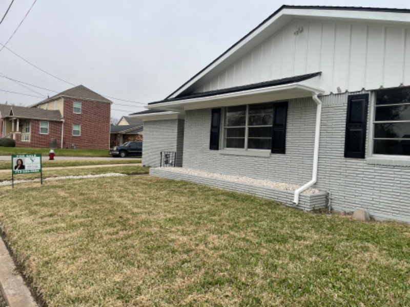 Frazier Lawn Care Lawn Care Services in Galveston, TX