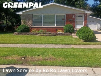Lawn mowed in Chicago Heights, 60411
