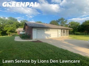 Lawn mowed in Springfield, 65803
