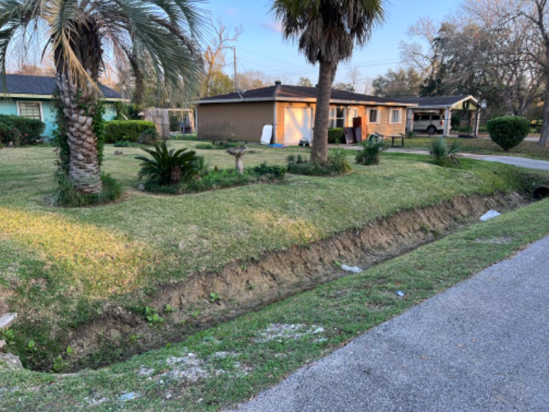 Mo Yo Lawn Service Lawn Care Services in Beaumont, TX