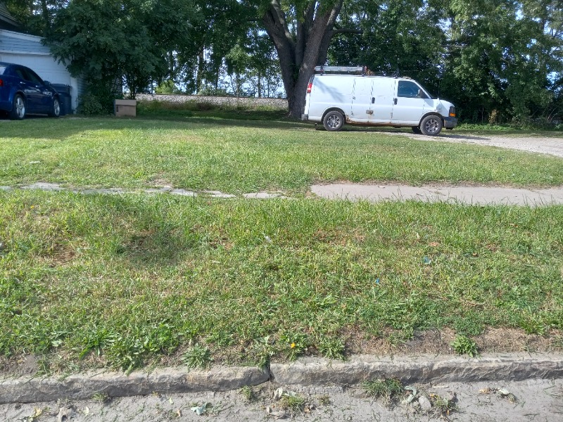 Helping Hands Lawn Care Services in Toledo, OH