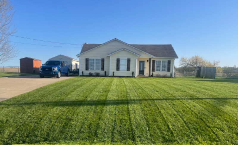 Yard mowing company in Oak Grove, KY, 42262