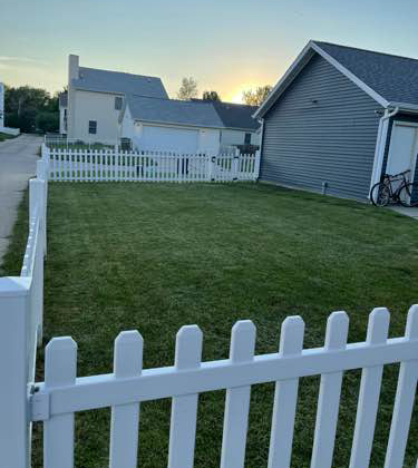 Lawn Mowing Contractor in Champaign, IL, 61822