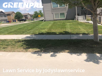 Lawn Maintenance nearby Bennington, NE, 
