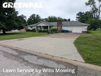 Yard Mowing nearby Ballwin, MO, 