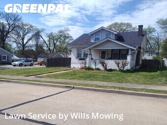 Lawn Mowing Service nearby Kirkwood, MO, 