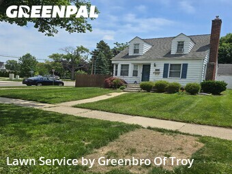 Lawn Mowing nearby Royal Oak, MI, 