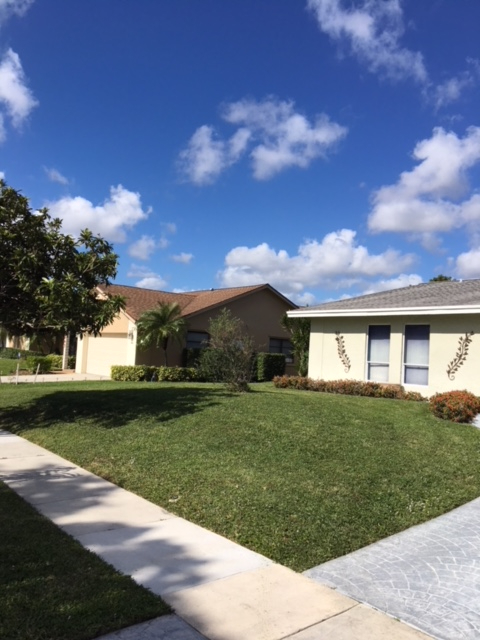 Lawn Mowing Contractor in Pembroke Pines, FL, 33186