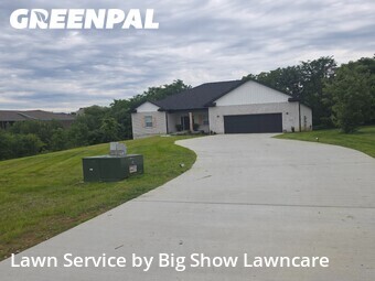 Lawn mowed in Burlington, 41005