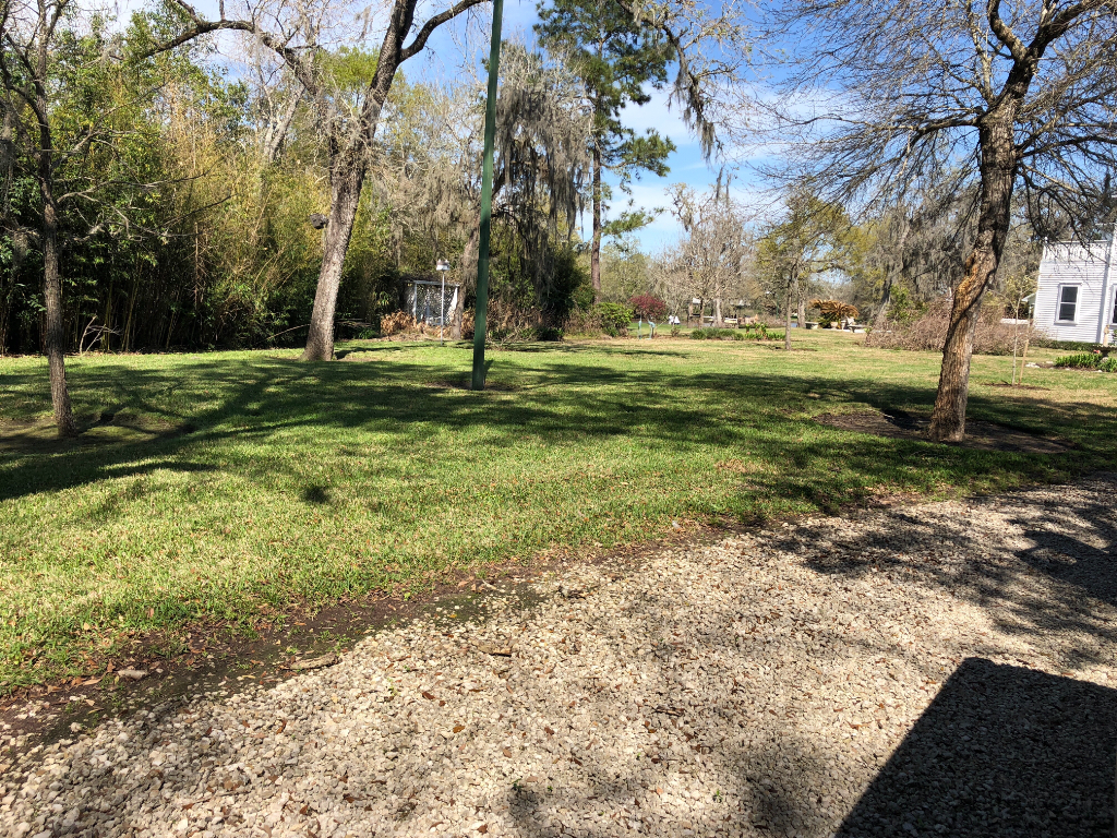 Yard mowing company in Dickinson , TX, 77539