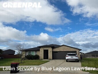 Yard Cutting nearby Fulshear, TX, 