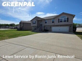 Lawn Maintenance nearby Clarksville, TN, 
