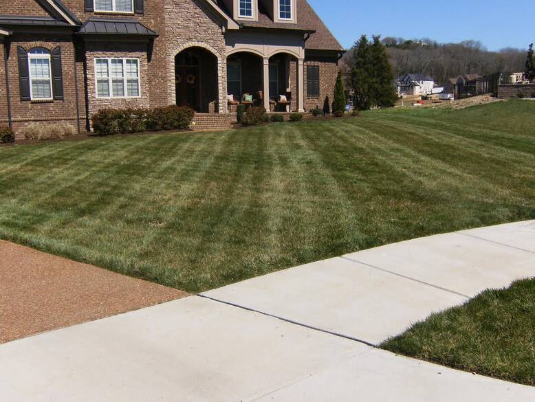Lg Lawncare Lawn Care Services in Hendersonville, TN