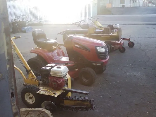 Cerón Bros Lawnmower Photo 2