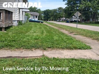 Lawn Mowing Service nearby Decatur, IL, 