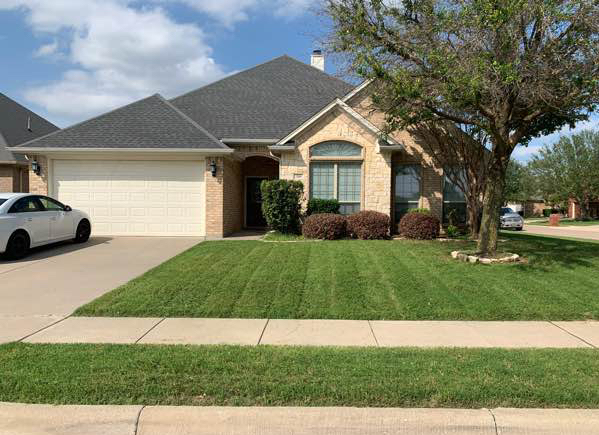 Lawn Mowing Contractor in Fort Worth, TX, 76133