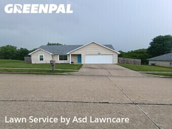 Lawn mowed in Columbia, 65202