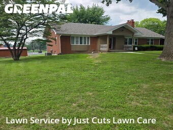 Lawn Care Service nearby Lebanon, IL, 