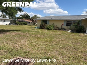 Lawn mowing work completed in Venice, CA