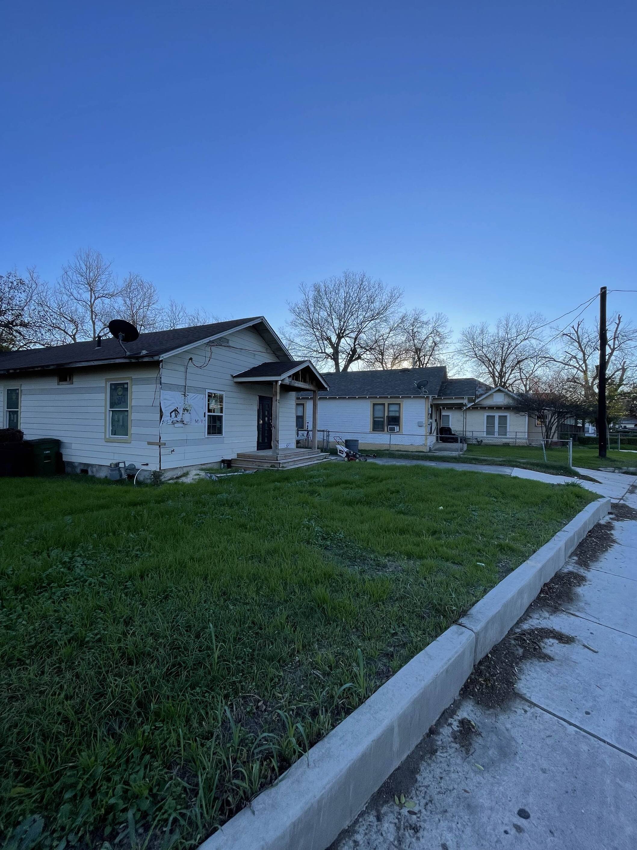 Lawncare Edge Lawn Care Services in Universal City, TX