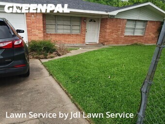 Lawn mowed in Texas City, 77591