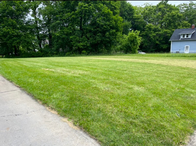 Yard mowing company in Youngstown, OH, 44504