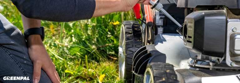 What Kind of Motor Oil Should You Put in Your Lawnmower? A Guide for Lawn Care Pros