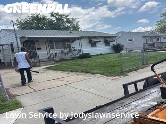 Lawn Cutting nearby Council Bluffs, NE, 