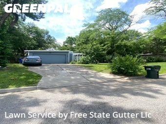 Lawn Mowing Service nearby Lawrence, KS, 