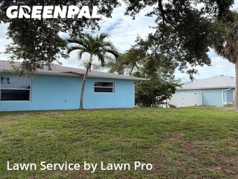 Lawn mowing work completed in Venice, CA