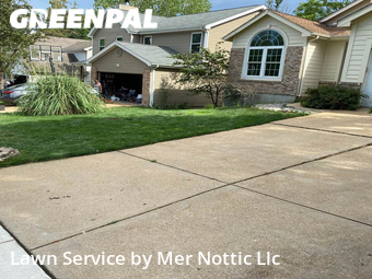 Lawn Mowing nearby Valley Park, MO, 