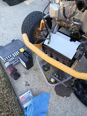 Town East Lawnmower All Engine Photo 6