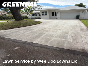 Lawn mowed in Boca Raton, 33486