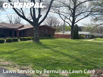Lawn Mowing Service nearby Creve Coeur, MO, 