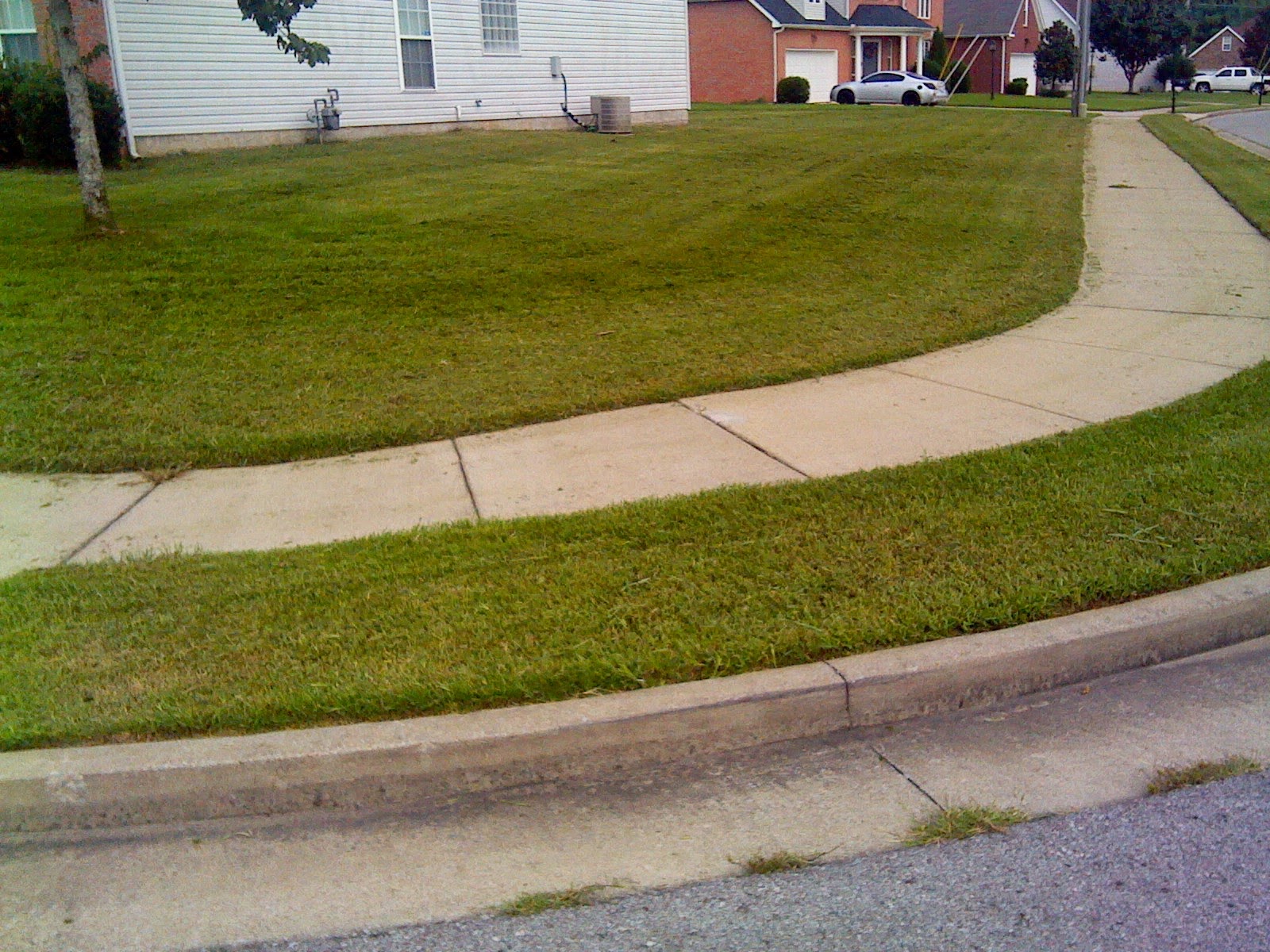 Lawn Mowing Contractor in Nashville, TN, 37218