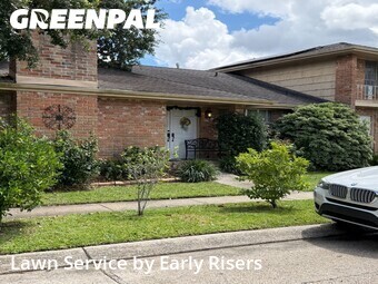 Lawn mowed in Metairie, 70002