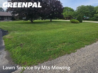 Lawn mowed in Rockford, 61103