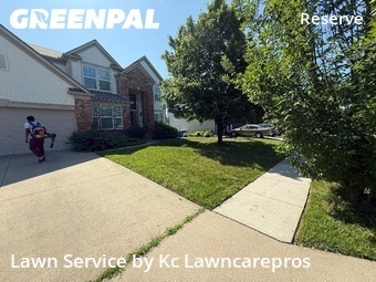 Grass Cut nearby Shawnee, KS, 