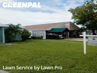 Work completed by grass-trimming-service-in-Venice-CA