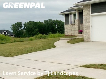 Lawn Care Service nearby Ashwaubenon, WI, 