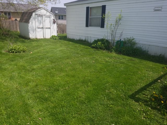 Lawn Mowing Contractor in Cedar Rapids, IA, 52405