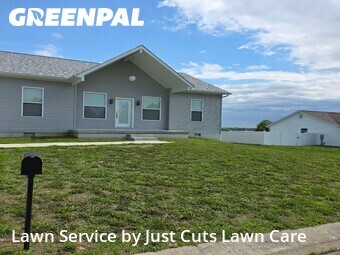 Lawn Care Service nearby Lebanon, IL, 