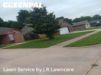Lawn Maintenance nearby Moore, OK, 